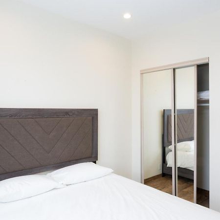 Three-Bedroom Hollywood Condo ロサンゼルス エクステリア 写真